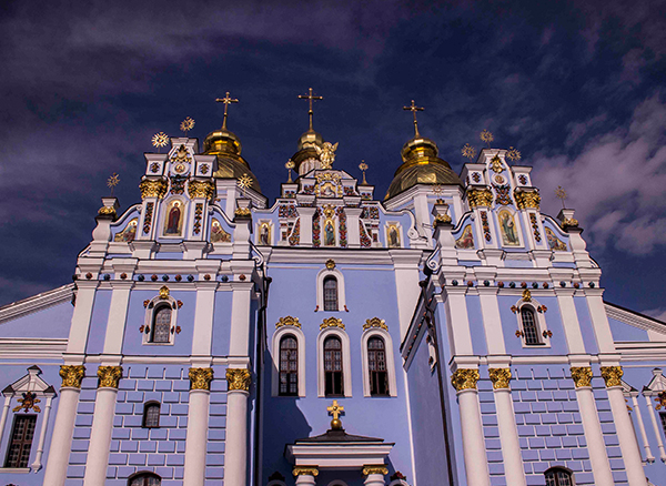 St. Michael Altın Kubbeli Katedrali